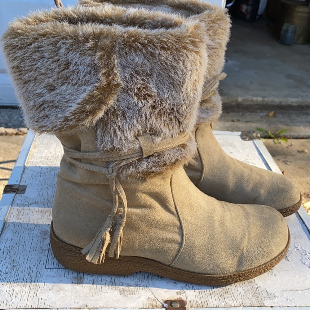 Faux Fur Merona Winter BootsColor: Cream-Tan Size: 8 - Picture 1 of 7